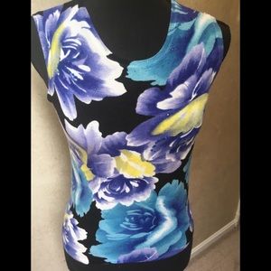 Sleeveless sweater with embellishments